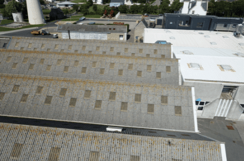 Prise de vue d'un toit d'une usine